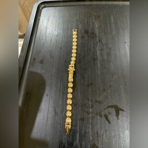 EUC HENRI BENDEL Elegant Gold Bracelet with Clear CRYSTALS